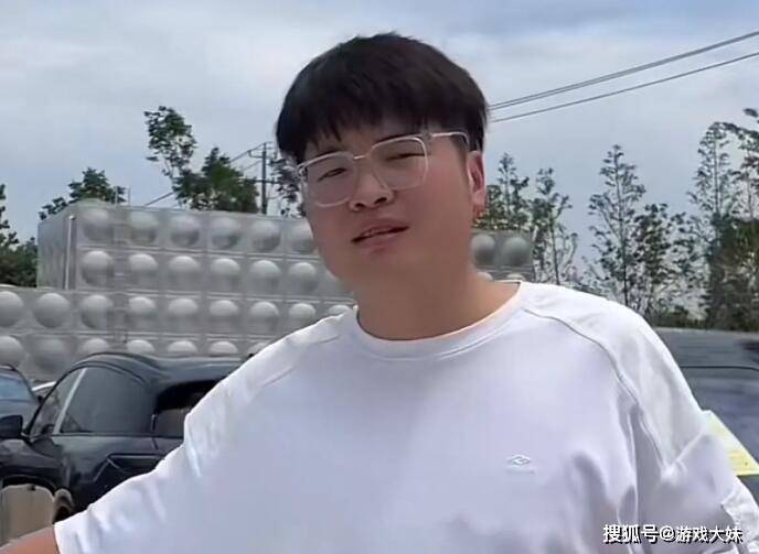 又一位主播被封杀，全网粉丝高达1000万，被网信中国官方点名批评