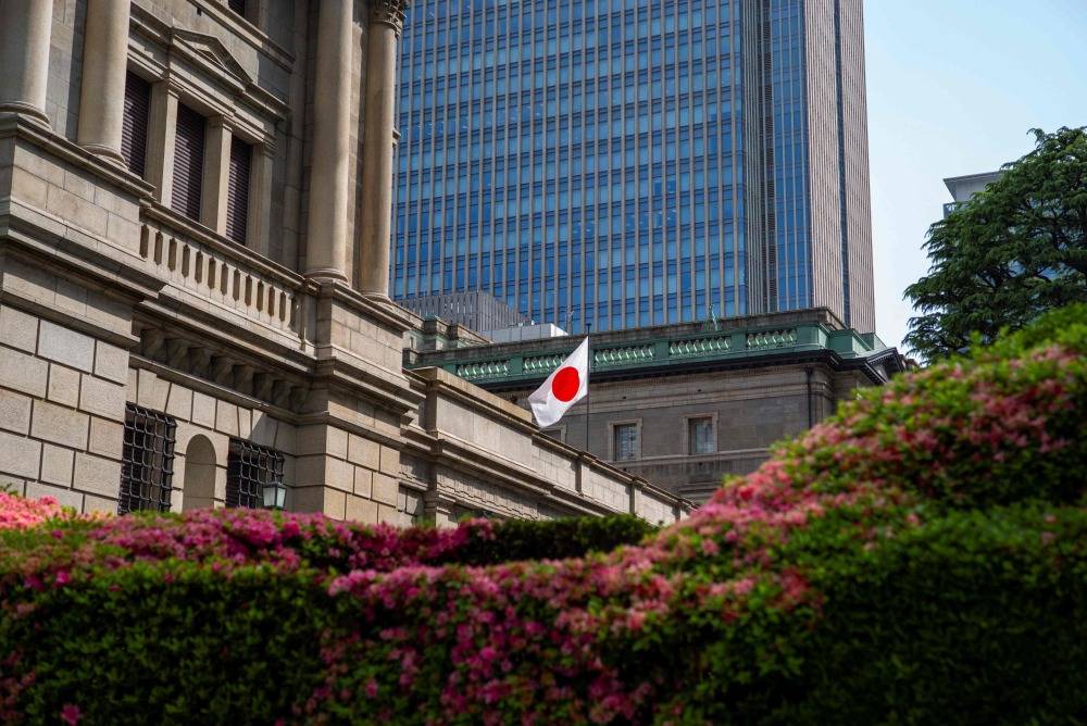 日本央行决定维持现行货币政策